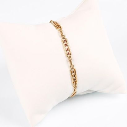 Bracelet en or ajouré et serti de petites...