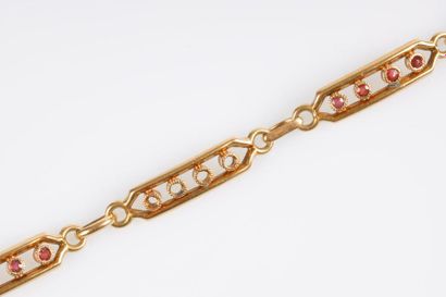Bracelet en or ajouré et serti de petites...