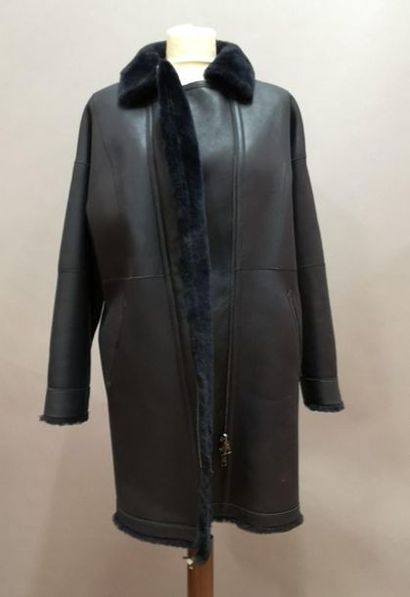 GERARD DAREL. Manteau pour femme en cuir...