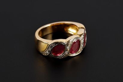 Bague jonc en or de deux tons sertie de trois...