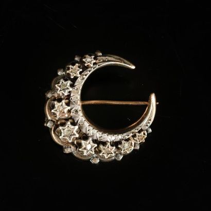 Broche croissant en or et argent sertie de...