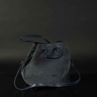 HOGAN. Petit sac seau en peau marine. Petites...