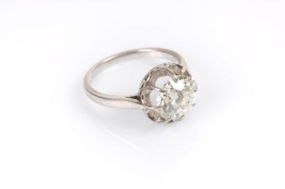 Bague en platine sertie d'un diamant rond...