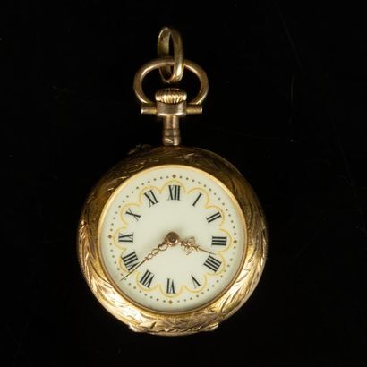 Montre de col en or gravé de fleurs, le cache-poussière...