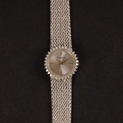 Bracelet-montre de dame en or gris, la lunette...