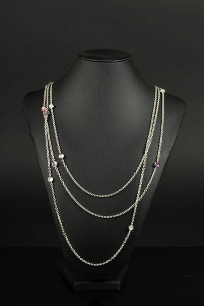 MONTBLANC. Collier en argent, les trois rangs...
