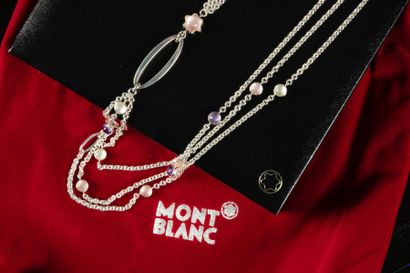MONTBLANC. Collier en argent, les trois rangs...