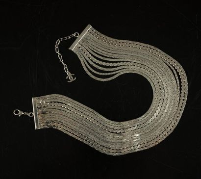 CHANEL. Collier 13 rangs de chaines en métal...