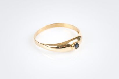 Bague en or jaune double anneau sertie d'un...