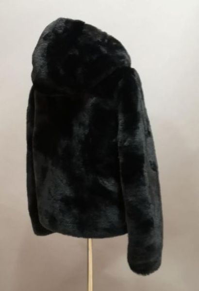SANDRO. Manteau court à capuche en fausse...