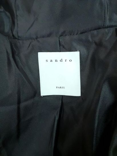 SANDRO. Manteau court à capuche en fausse...