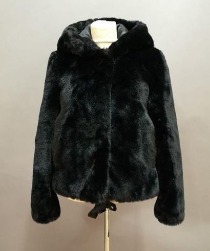 SANDRO. Manteau court à capuche en fausse...