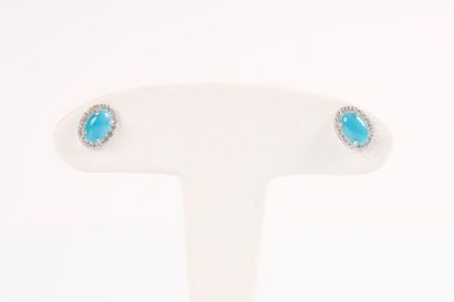 Paire de boucles d'oreilles en or gris sertie...