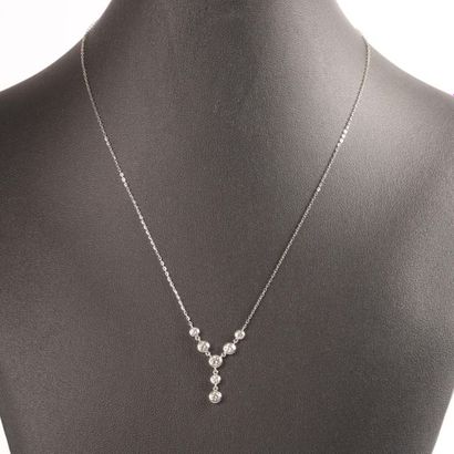 Collier en or gris maille forçat, orné de...