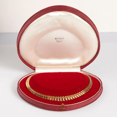 Collier collerette en or en chute. Années...