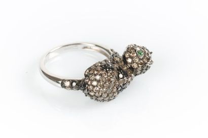Bague chat en or gris sertie de diamants....