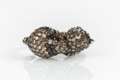 Bague chat en or gris sertie de diamants....