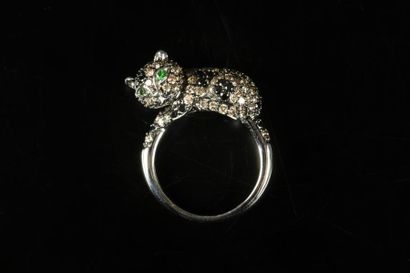 Bague chat en or gris sertie de diamants....
