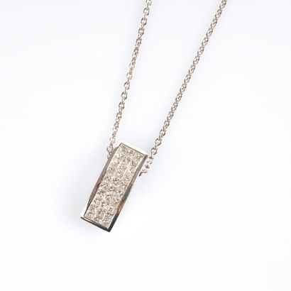 Pendentif en or blanc forme moderne serti...