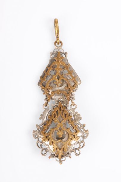 Crochet de châtelaine en argent et or ajouré....