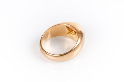 Bague jonc anglais sertie d'un diamant taille...