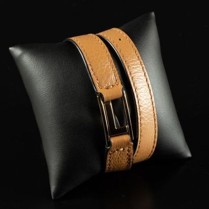 LANCEL. Bracelet double tours en cuir grainé...