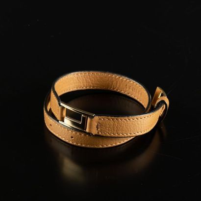 LANCEL. Bracelet double tours en cuir grainé...