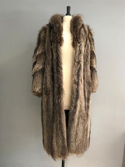 Manteau long en fourrure (marmotte). T. ...
