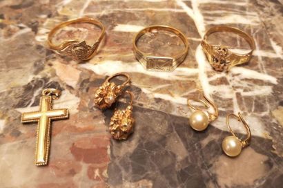 Ensemble de bijoux en or, certains sertis...