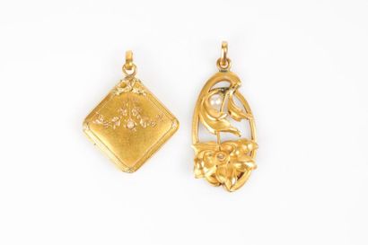 2 pendentifs en or et petites perles: médaillon...
