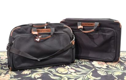 LANCEL. 2 sacs de voyage, l'un à un soufflet...