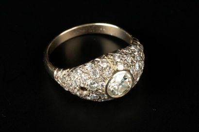 Bague jonc en or gris pavée de diamants taille...