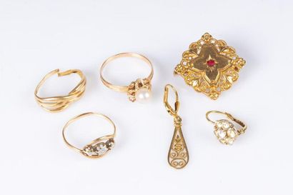 Ensemble de bijoux en or : broche carrée...