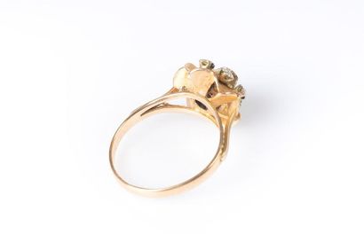 Bague en or sertie de diamants. TDD 57. 3,77...