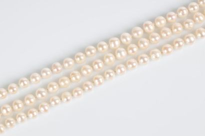 Collier de trois rangs de perles de culture...