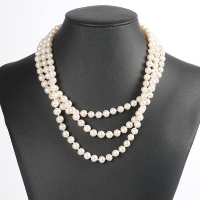 Collier de trois rangs de perles de culture...