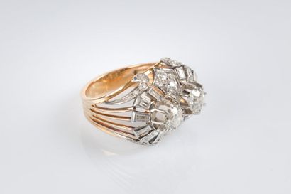 Importante bague en or rose et platine sertie...