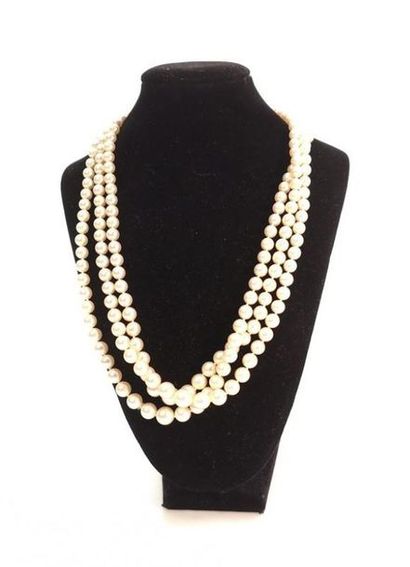 Collier de trois rangs de perles de culture...