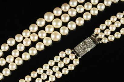 Collier de trois rangs de perles de culture...