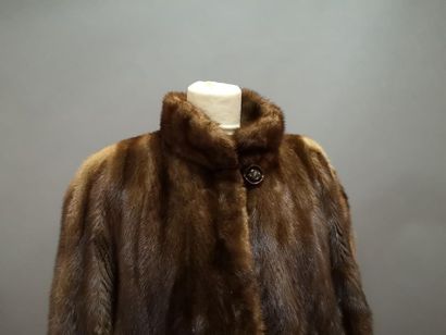 Manteau de vison marron glacé. Taille 42...