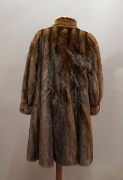 Manteau de vison marron glacé. Taille 42...