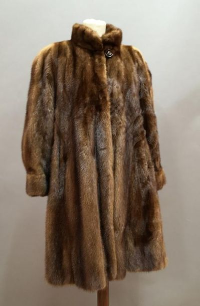 Manteau de vison marron glacé. Taille 42...