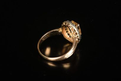 Bague en or et argent sertie d'une pierre...