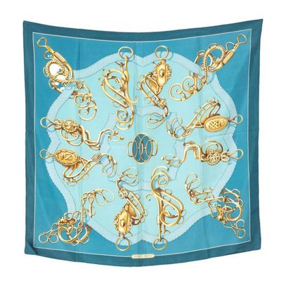 HERMES. Carrée en soie à dominante bleu (fils...