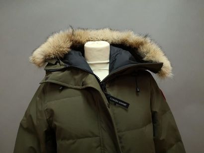 CANADA GOOSE. Parka vert pour femme, modèle...