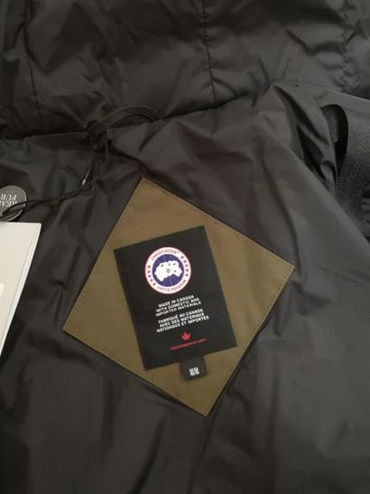 CANADA GOOSE. Parka vert pour femme, modèle...