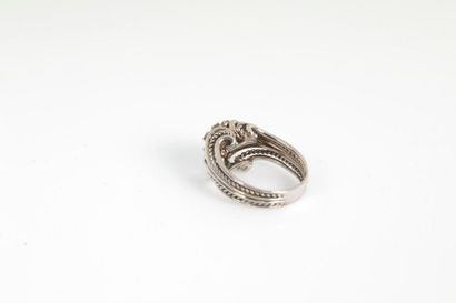 Bague chevalière en or gris, sertie de diamants...