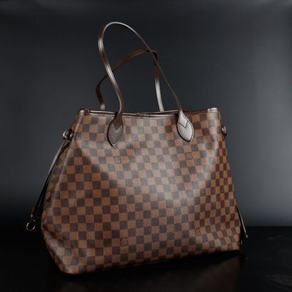 LOUIS VUITTON. Sac à main en toile damier,...