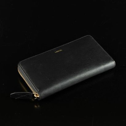 LANCEL. Portefeuille en cuir noir avec fermeture...