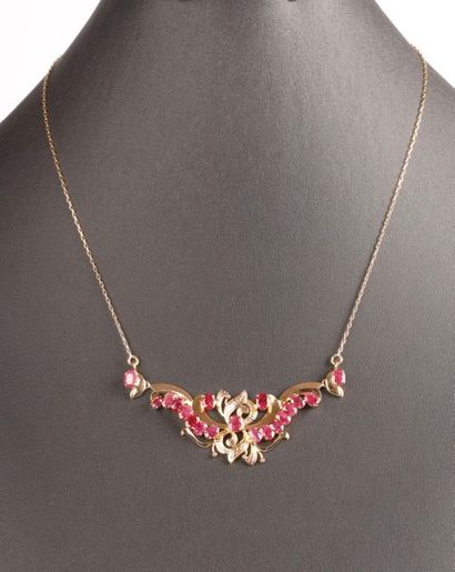 Pendentif en or (14 K) serti de 19 rubis...